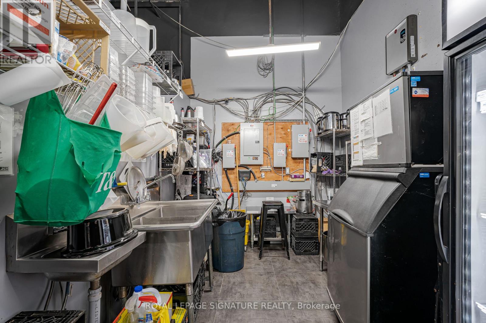 11 - 325 Central Parkway W, Mississauga, Ontario  L5B 3X9 - Photo 16 - W13780292