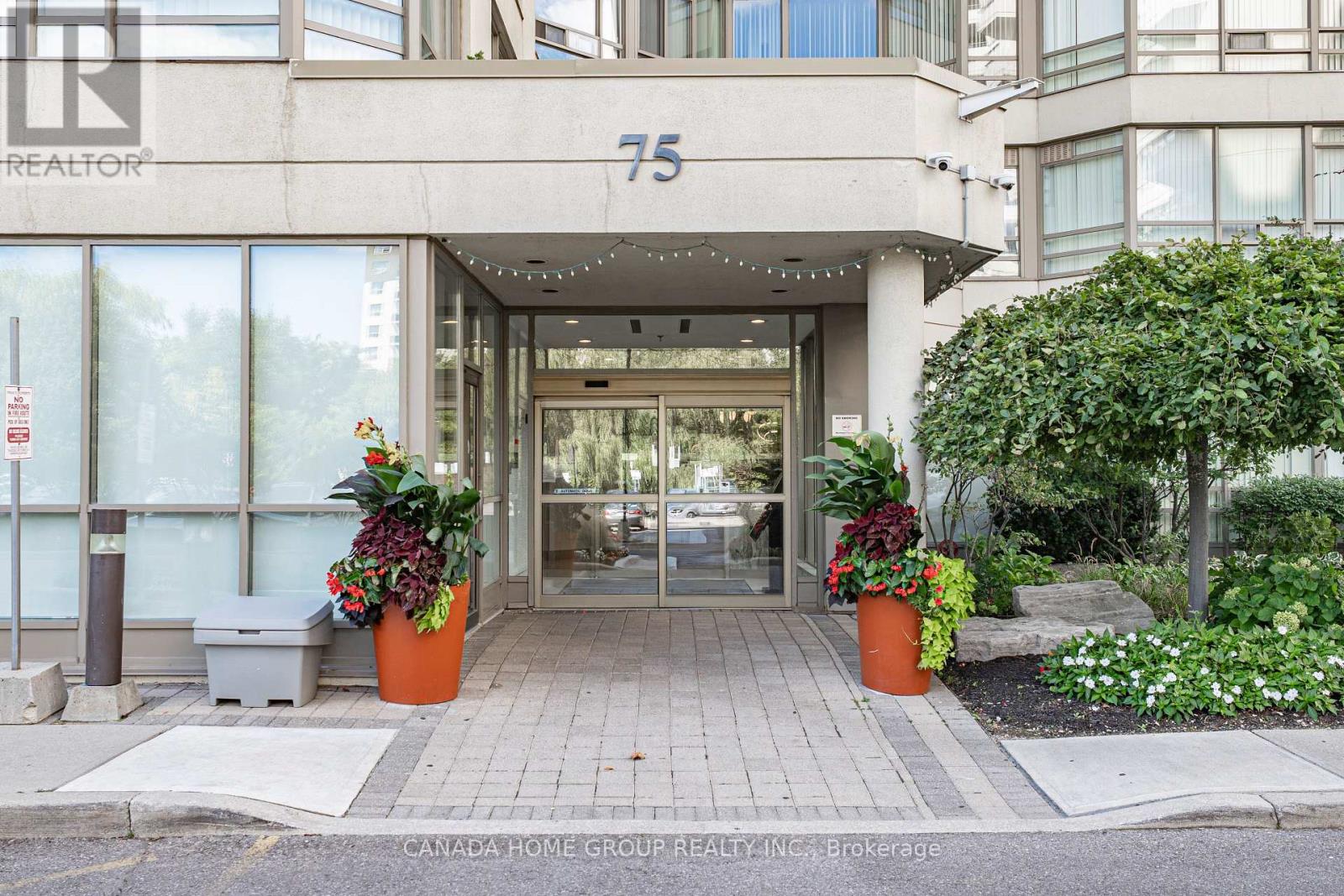 1608 - 75 King Street E, Mississauga, Ontario  L5A 4G5 - Photo 2 - W13780426