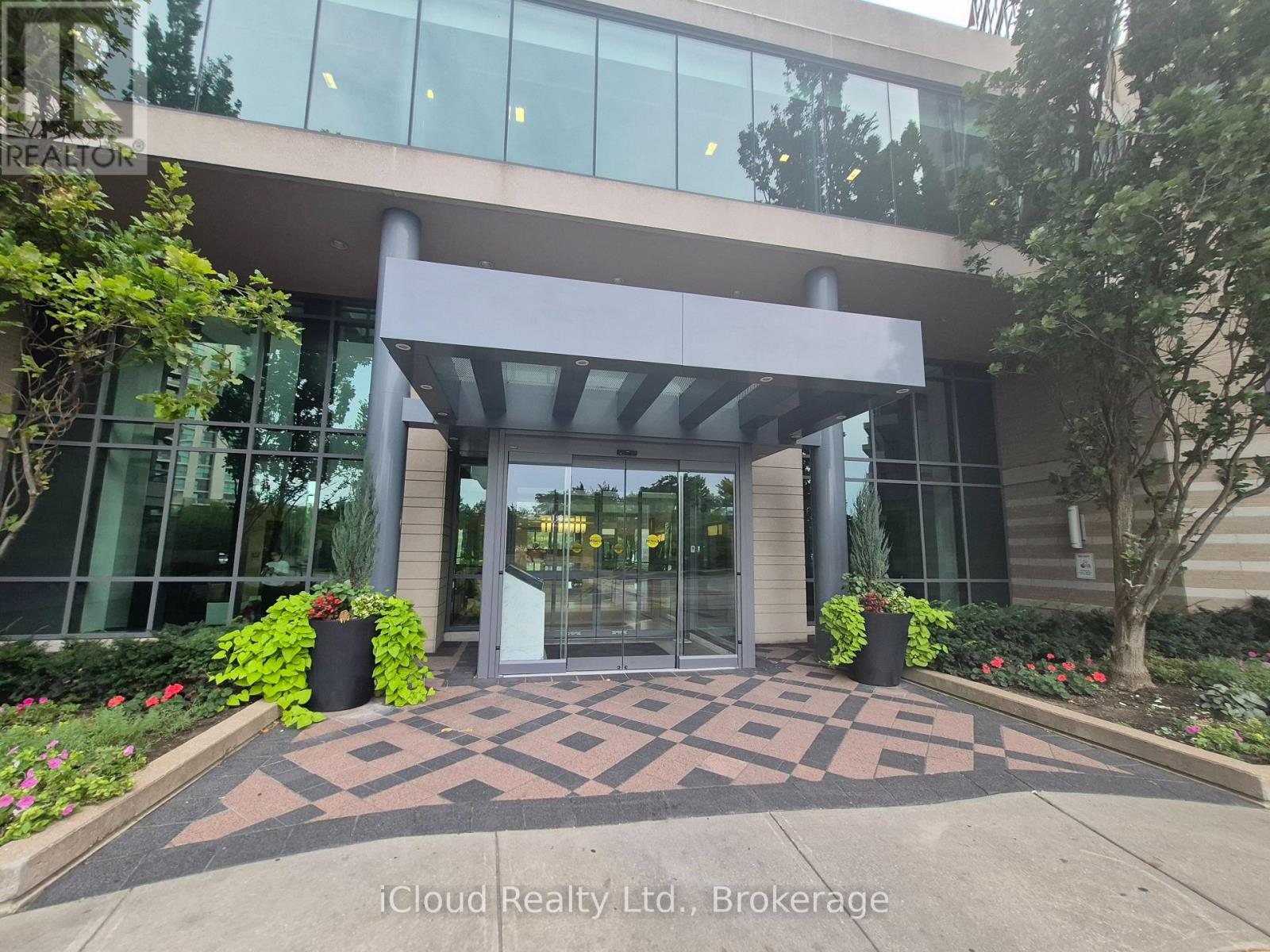 302 - 235 SHERWAY GARDENS, Toronto, Ontario