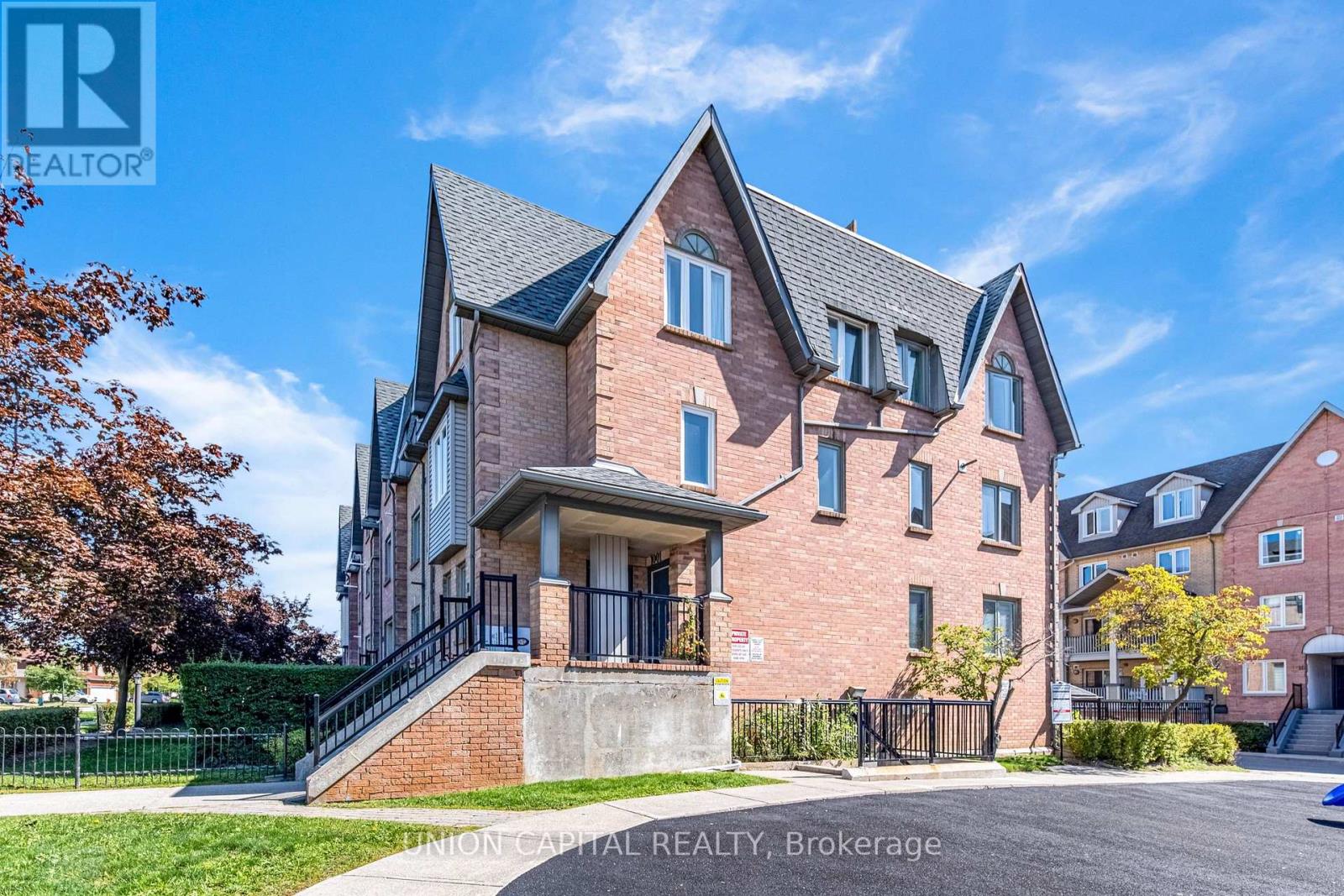 1002 - 75 Weldrick Road E, Richmond Hill, Ontario L4C 0H9 - Photo 2 - N13772364