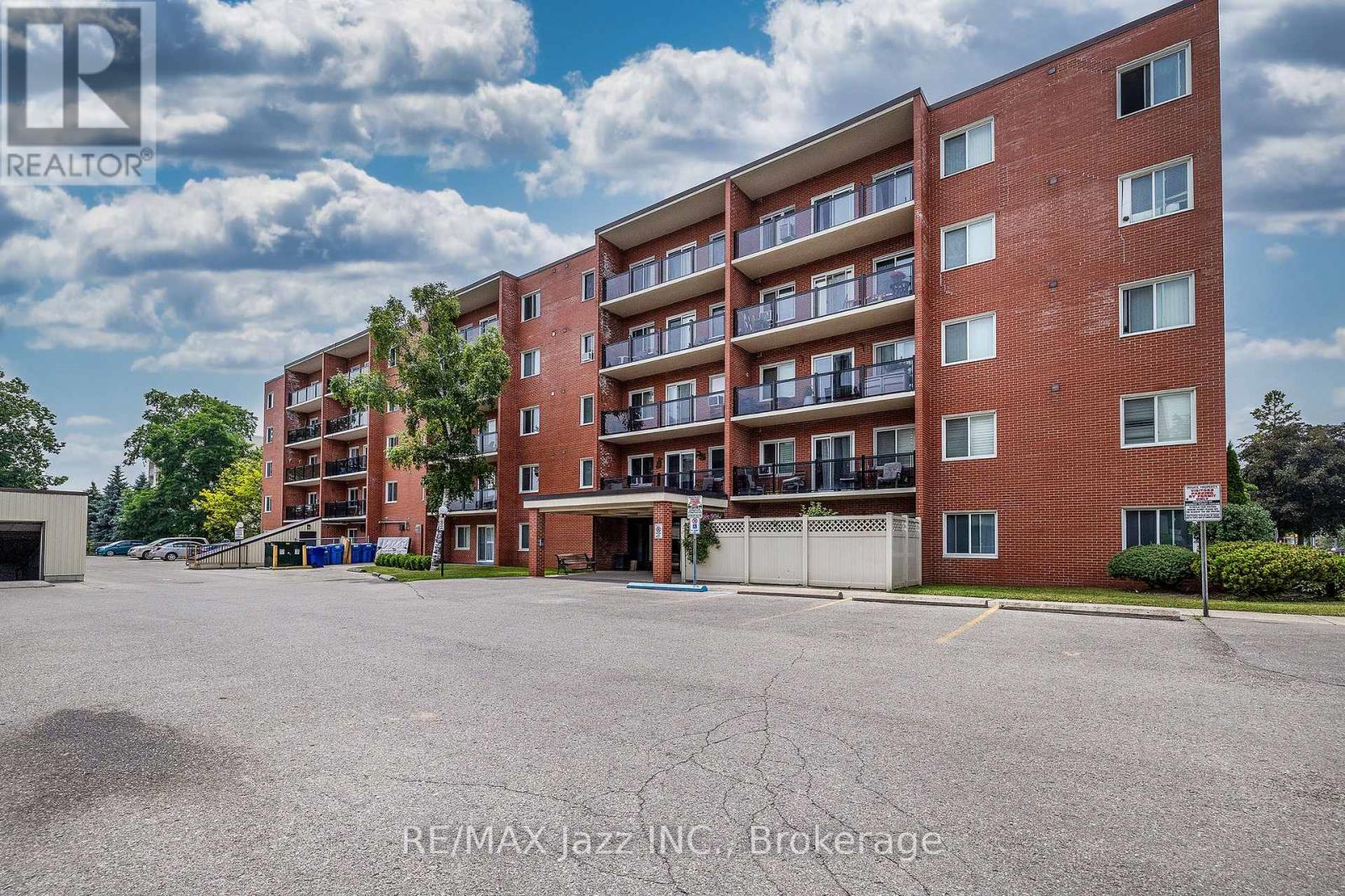 304 - 131 TAUNTON ROAD E, Oshawa, Ontario