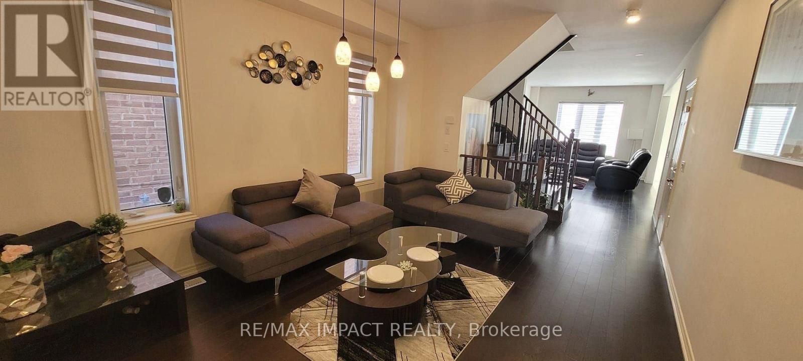 11 Ivor Crescent N, Brampton, Ontario  L7A 4L5 - Photo 2 - W13779622
