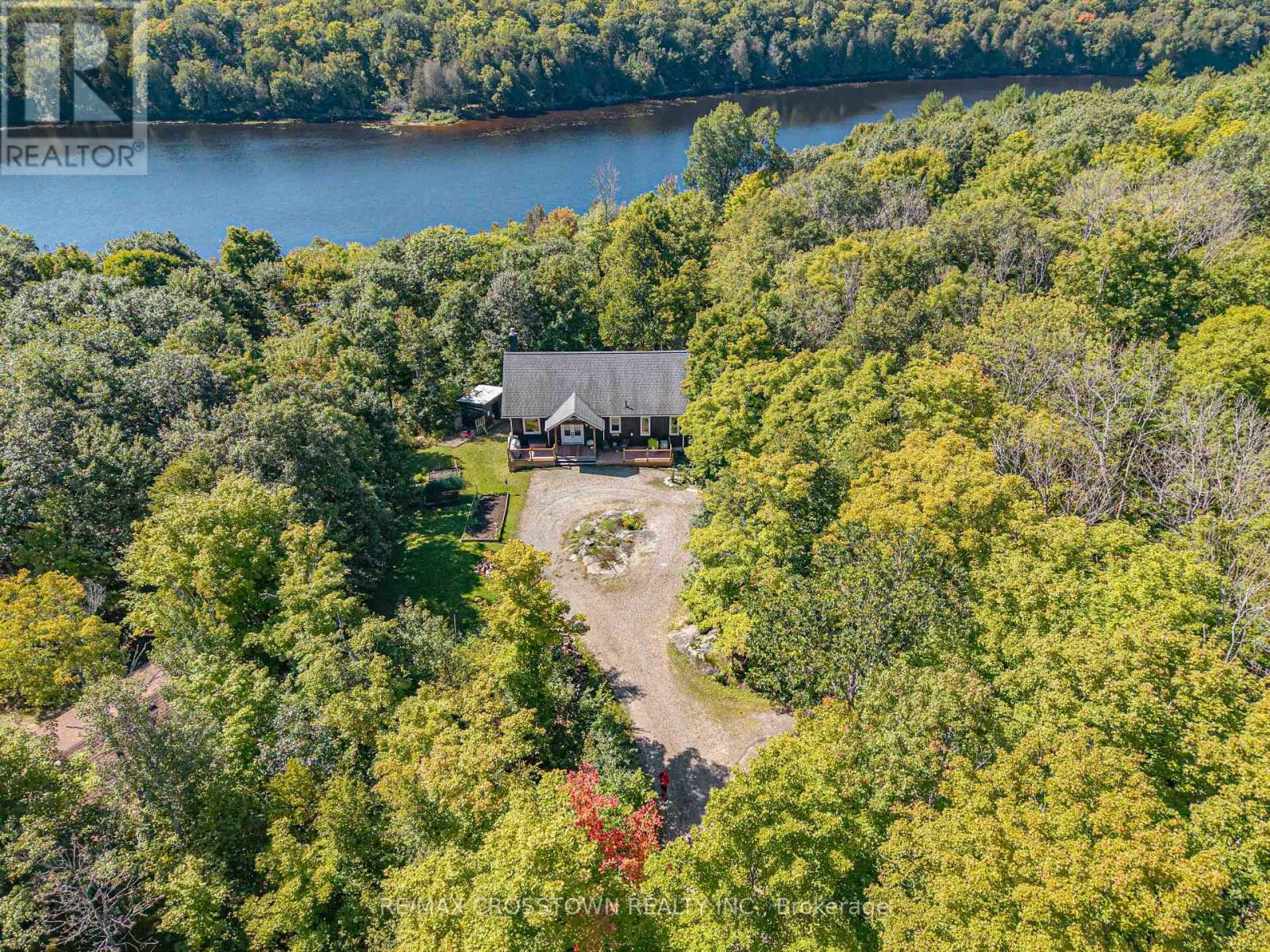 482 EAST POVERTY BAY ROAD, Magnetawan, Ontario