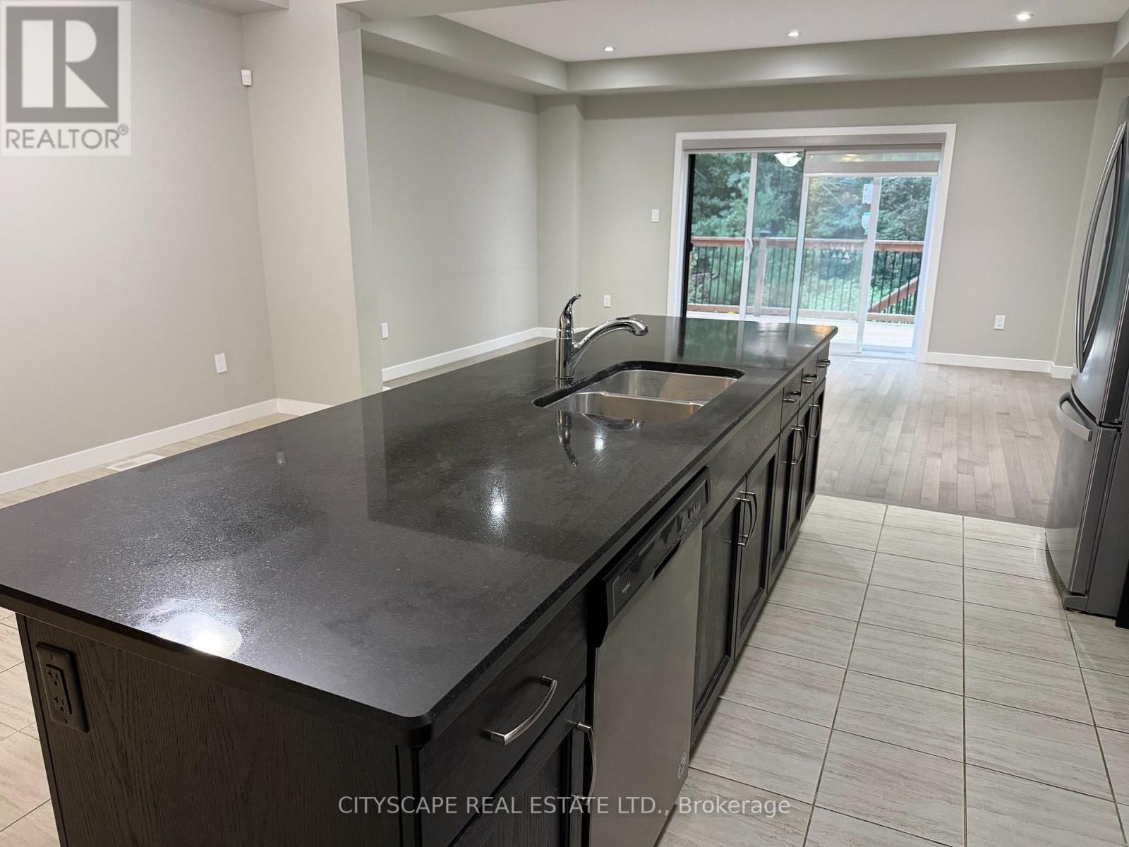 908 Robert Ferrie Drive, Kitchener, Ontario  N2R 0P2 - Photo 4 - X13780446