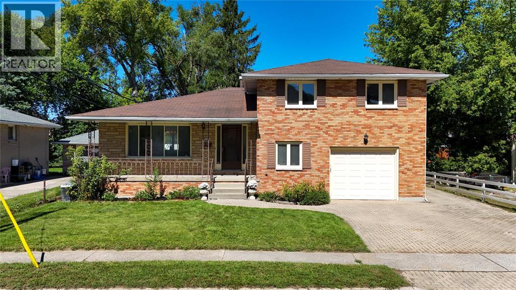 820 ALEXANDER STREET,Sarnia,Ontario,N7T5H1,Canada