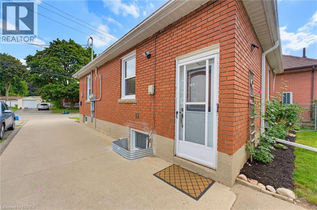 52 Burwell Street, Brantford, Ontario  N3T 4T7 - Photo 10 - 40858741