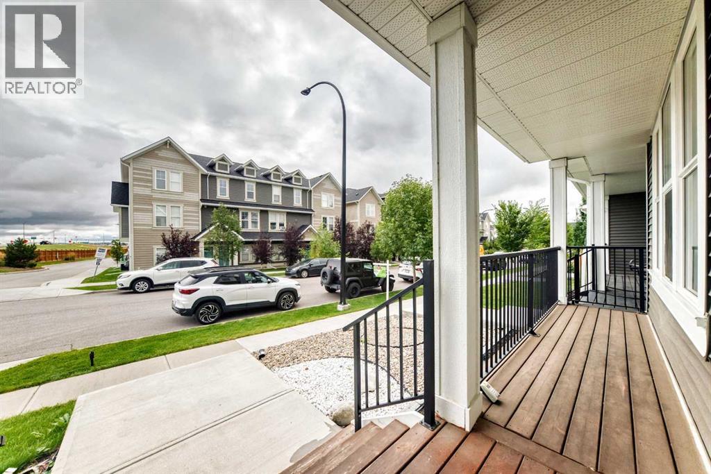 156 South Point Court SW, Airdrie, Alberta T4B 4K9 - Photo 4 - A2344282