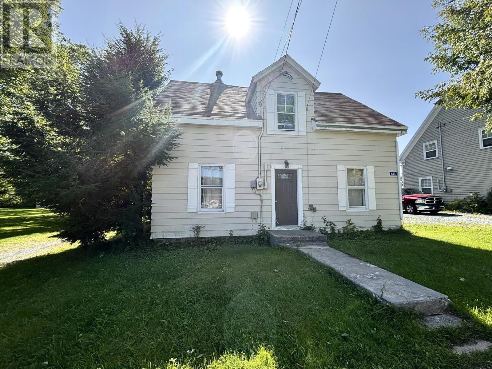 613 Main Street, Liverpool, Nova Scotia  B0T 1K0 - Photo 1 - 202623224