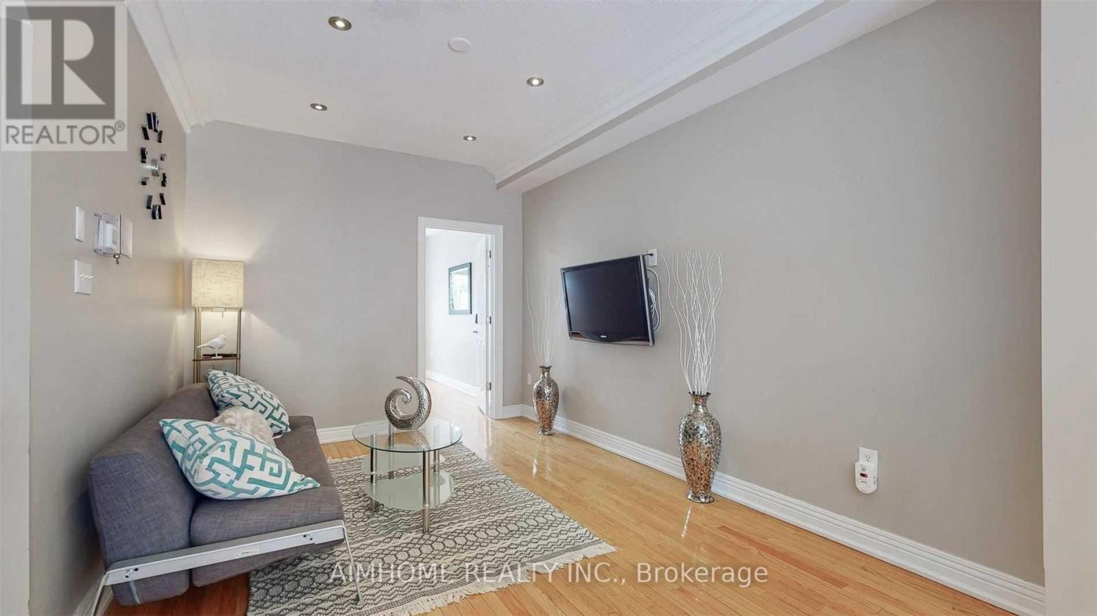 Upper - 10 Portsmouth Road, Vaughan, Ontario  L6A 3E7 - Photo 5 - N13658832