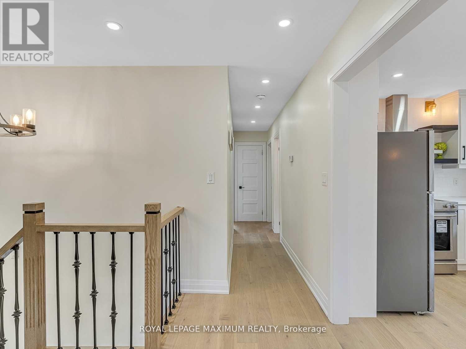 Upper Level - 8 Lawrence Crescent, Brampton, Ontario  L6W 2P3 - Photo 10 - W13769746