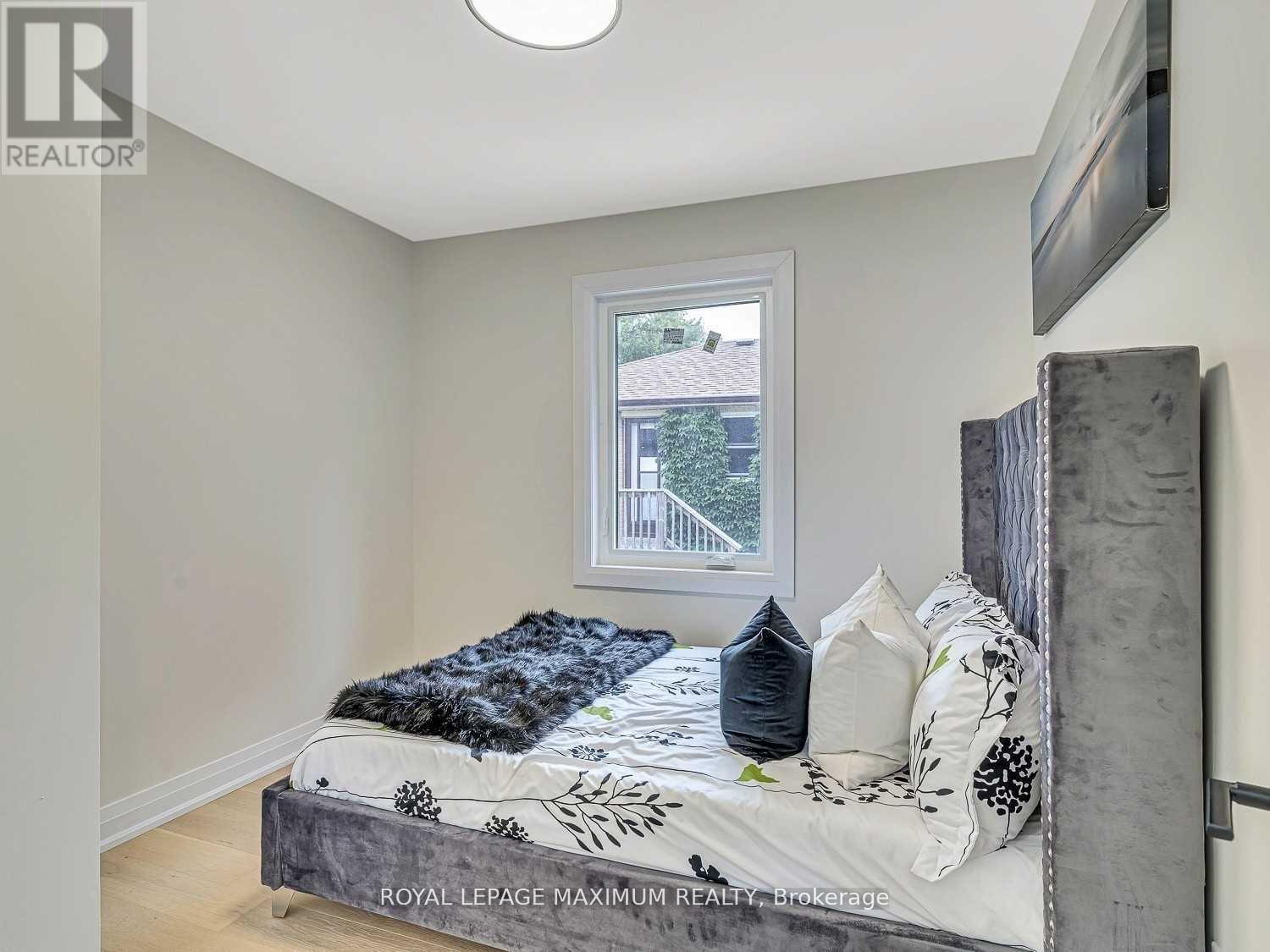 Upper Level - 8 Lawrence Crescent, Brampton, Ontario  L6W 2P3 - Photo 12 - W13769746