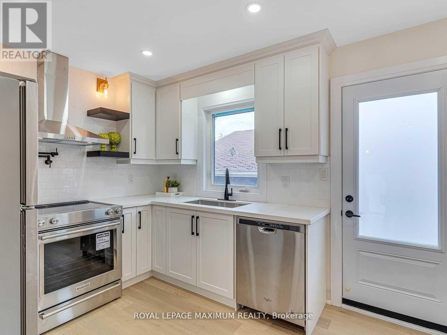 Upper Level - 8 Lawrence Crescent, Brampton, Ontario  L6W 2P3 - Photo 8 - W13769746