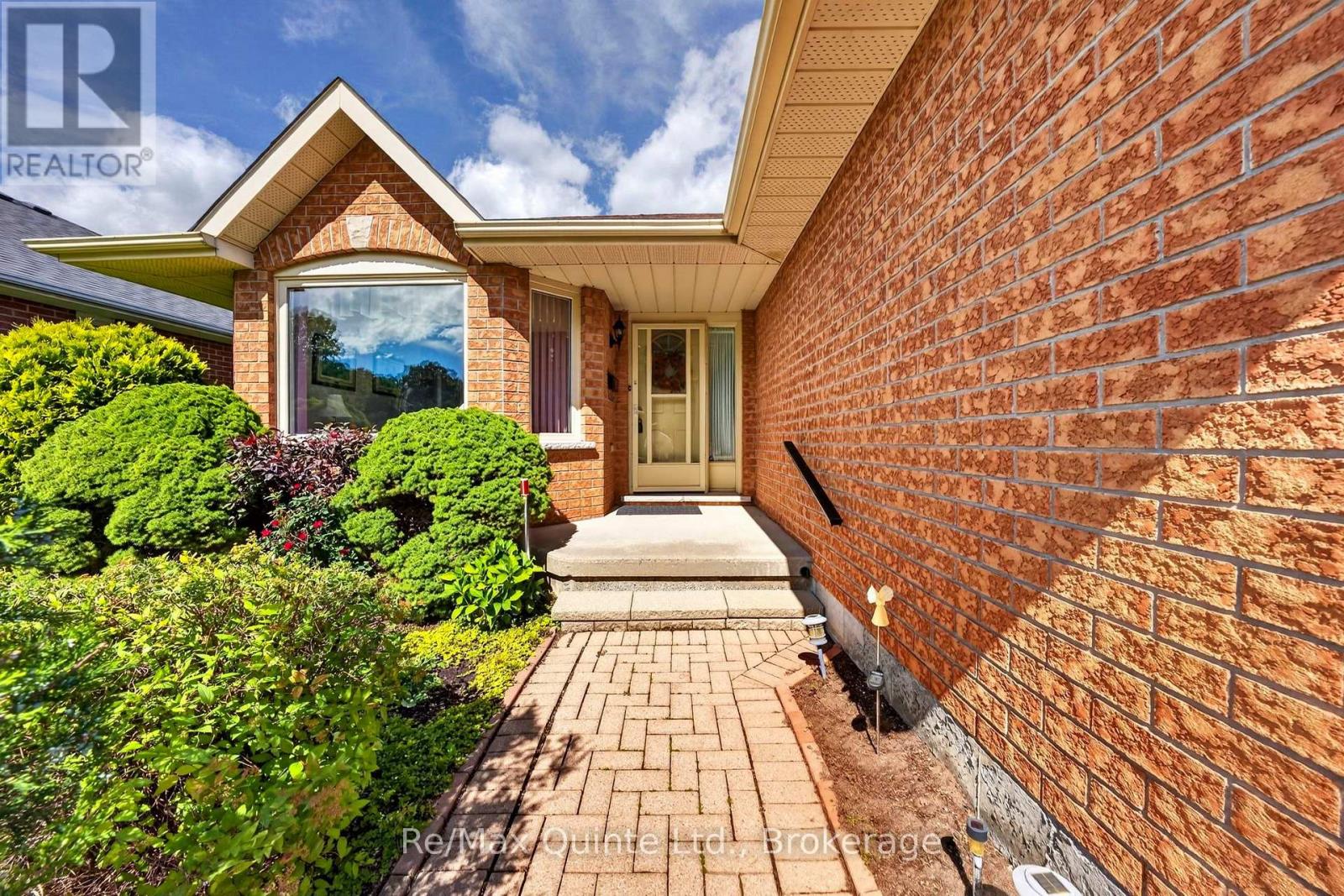 26 Oak Ridge Boulevard, Belleville (Belleville Ward), Ontario  K8N 5W1 - Photo 3 - X13780650
