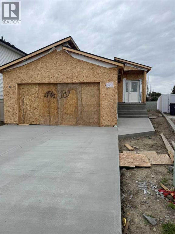 107 Sierra Road Sw, Medicine Hat, Alberta  T1B 4Y6 - Photo 1 - A2343960