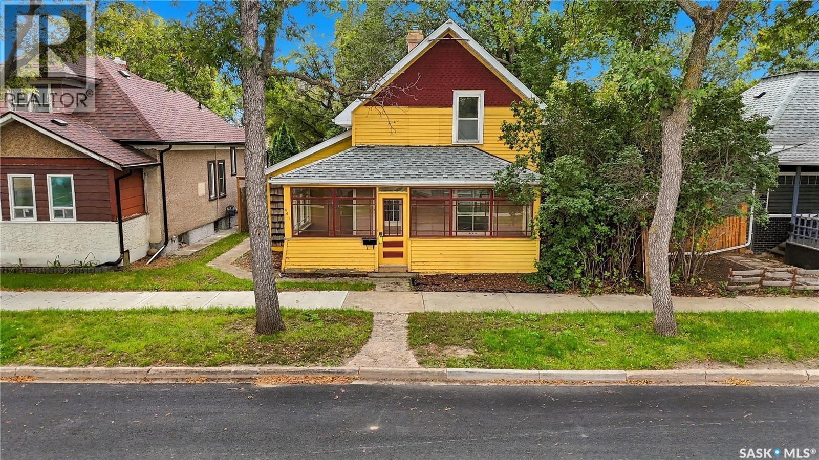 447 Duffield STREET W, Moose Jaw, Saskatchewan