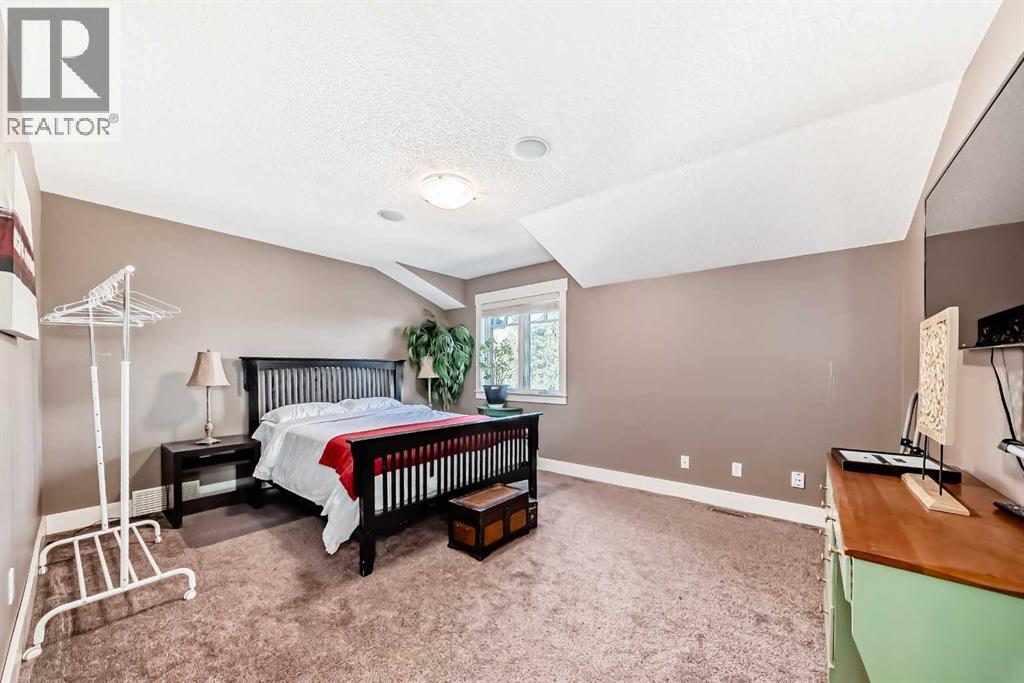10909 Eamon Road NW, Calgary, Alberta  T3G 5H2 - Photo 20 - A2309549