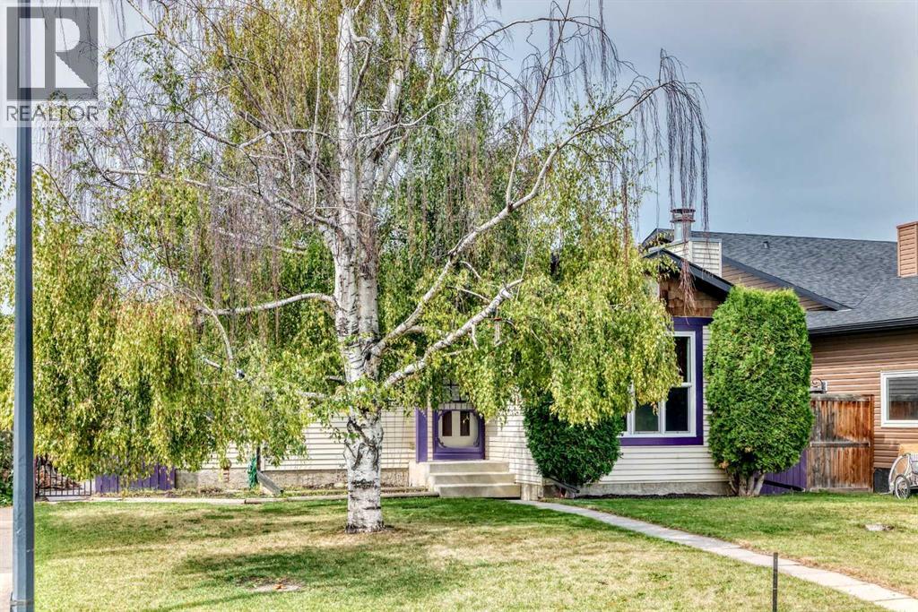 35 Cowan Close, Red Deer, Alberta  T4P 2X2 - Photo 3 - A2340958