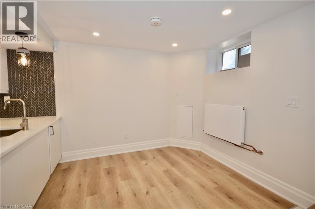 17 INVERNESS Avenue W Unit# Lower photo 7