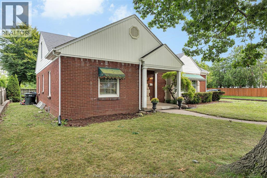 2494 Buckingham, Windsor, Ontario  N8T 2B5 - Photo 3 - 26022417