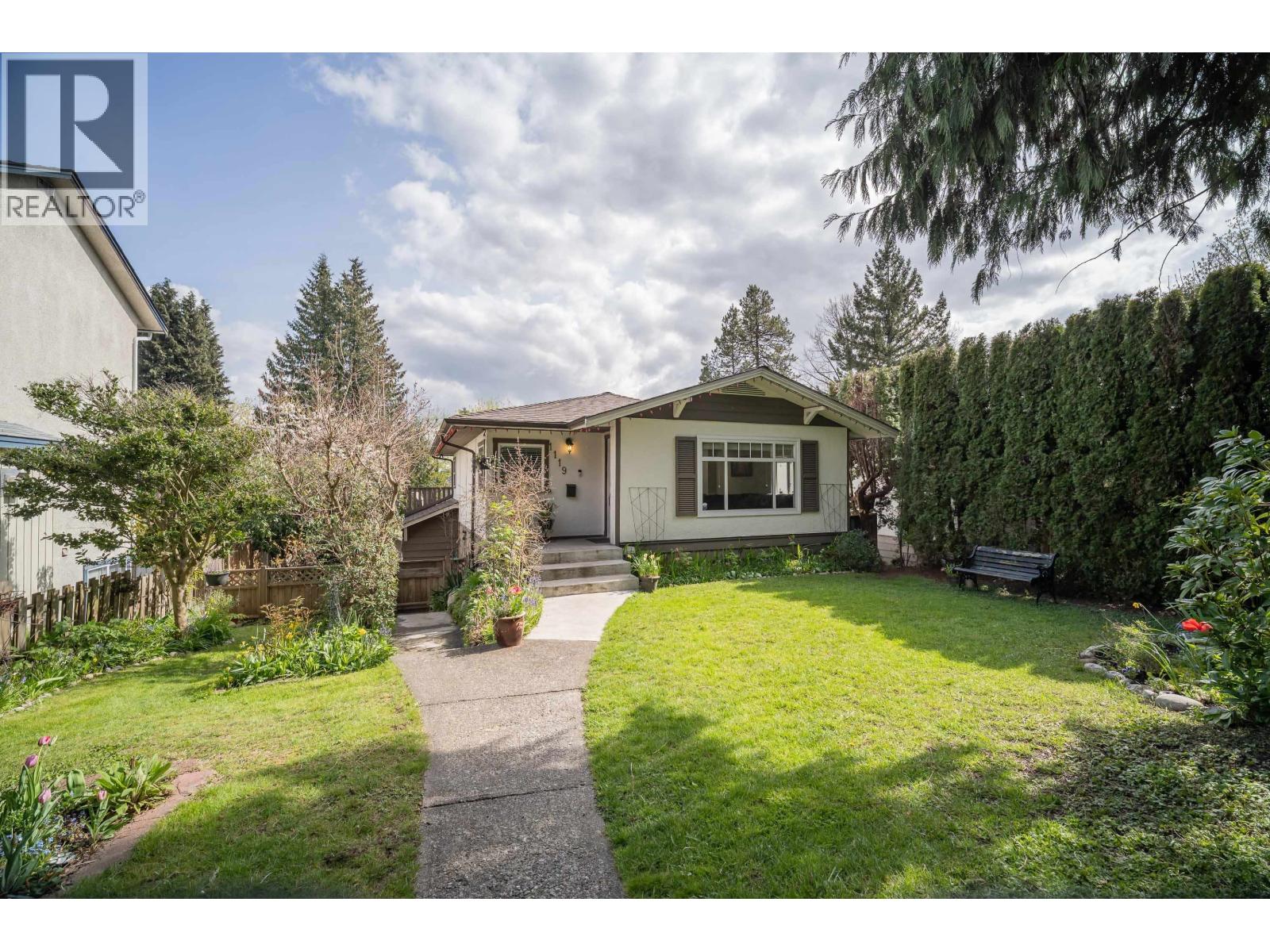 1119 CLOVERLEY STREET STREET, north vancouver, British Columbia