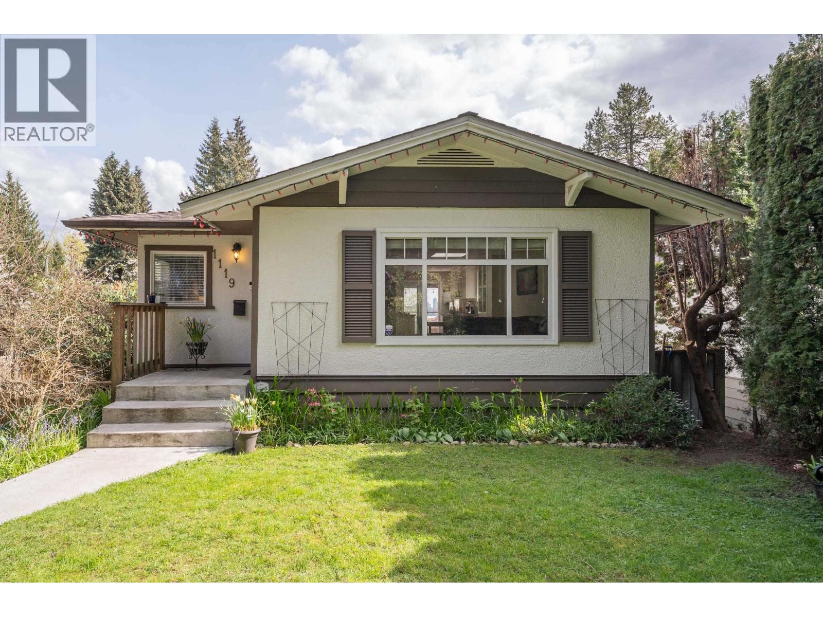 1119 Cloverley Street Street, North Vancouver, British Columbia  V7L 1N7 - Photo 3 - R3164858