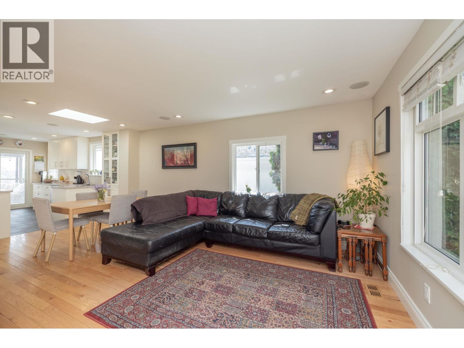1119 Cloverley Street Street, North Vancouver, British Columbia  V7L 1N7 - Photo 5 - R3164858
