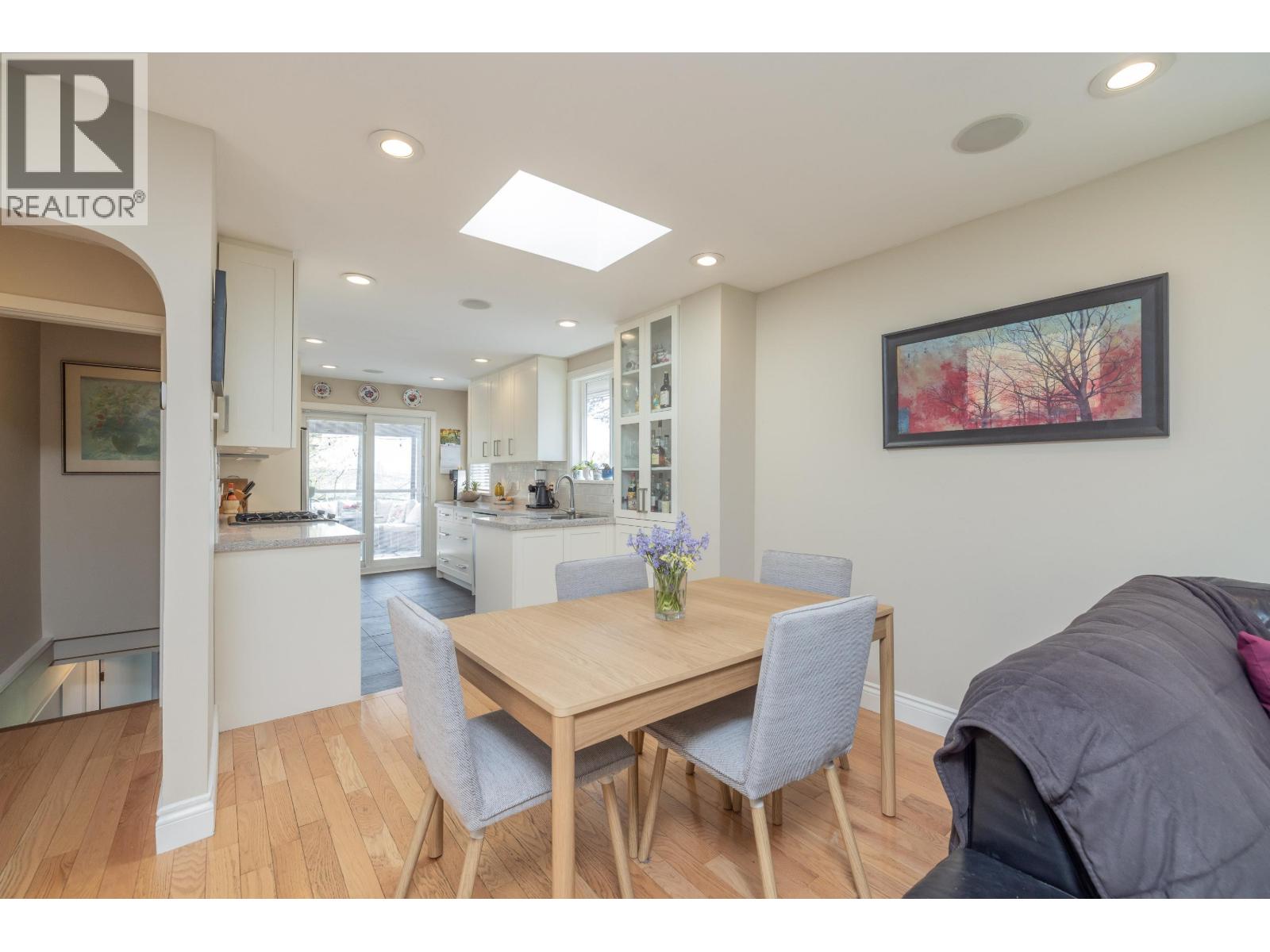 1119 Cloverley Street Street, North Vancouver, British Columbia  V7L 1N7 - Photo 8 - R3164858