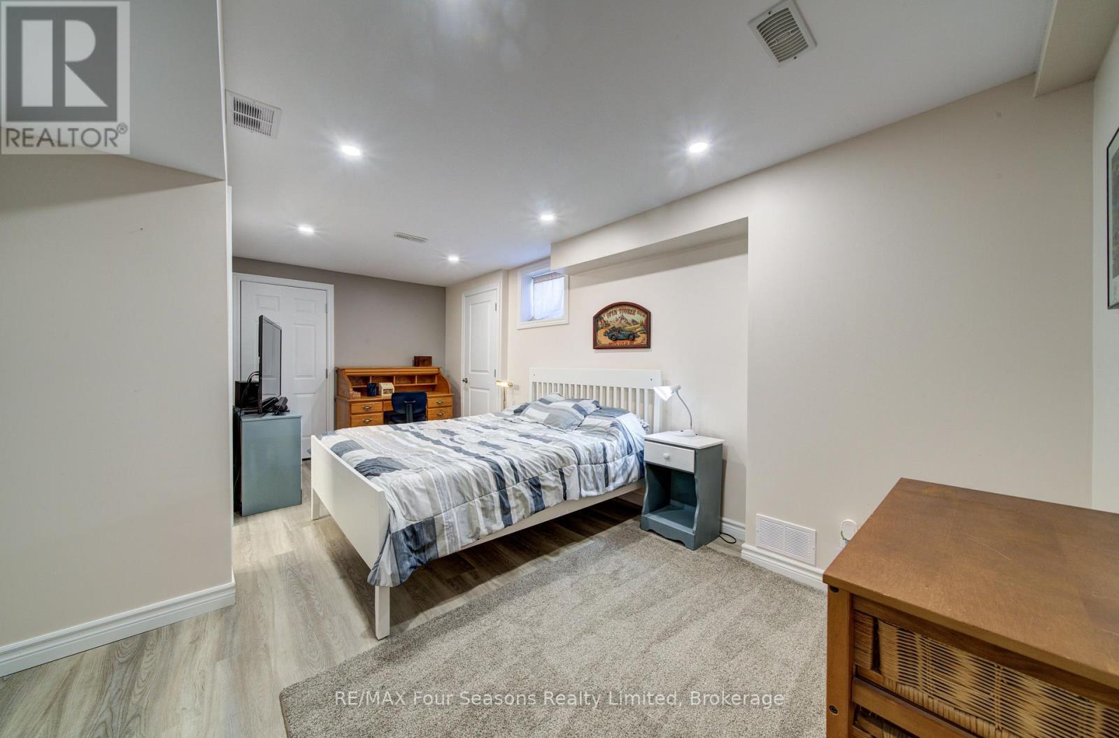 73 Bianca Crescent, Wasaga Beach, Ontario  L9Z 0H6 - Photo 29 - S13780536