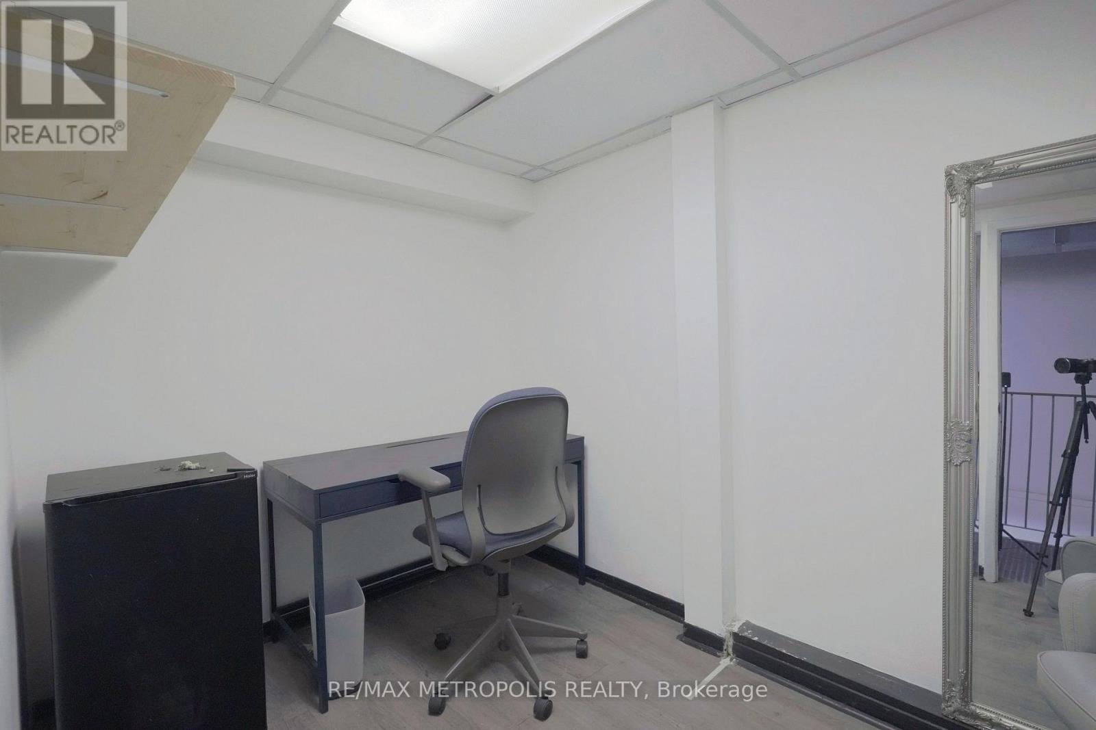 Studio 5 - 258 Wallace Avenue, Toronto, Ontario  M6P 3M9 - Photo 2 - W13780644