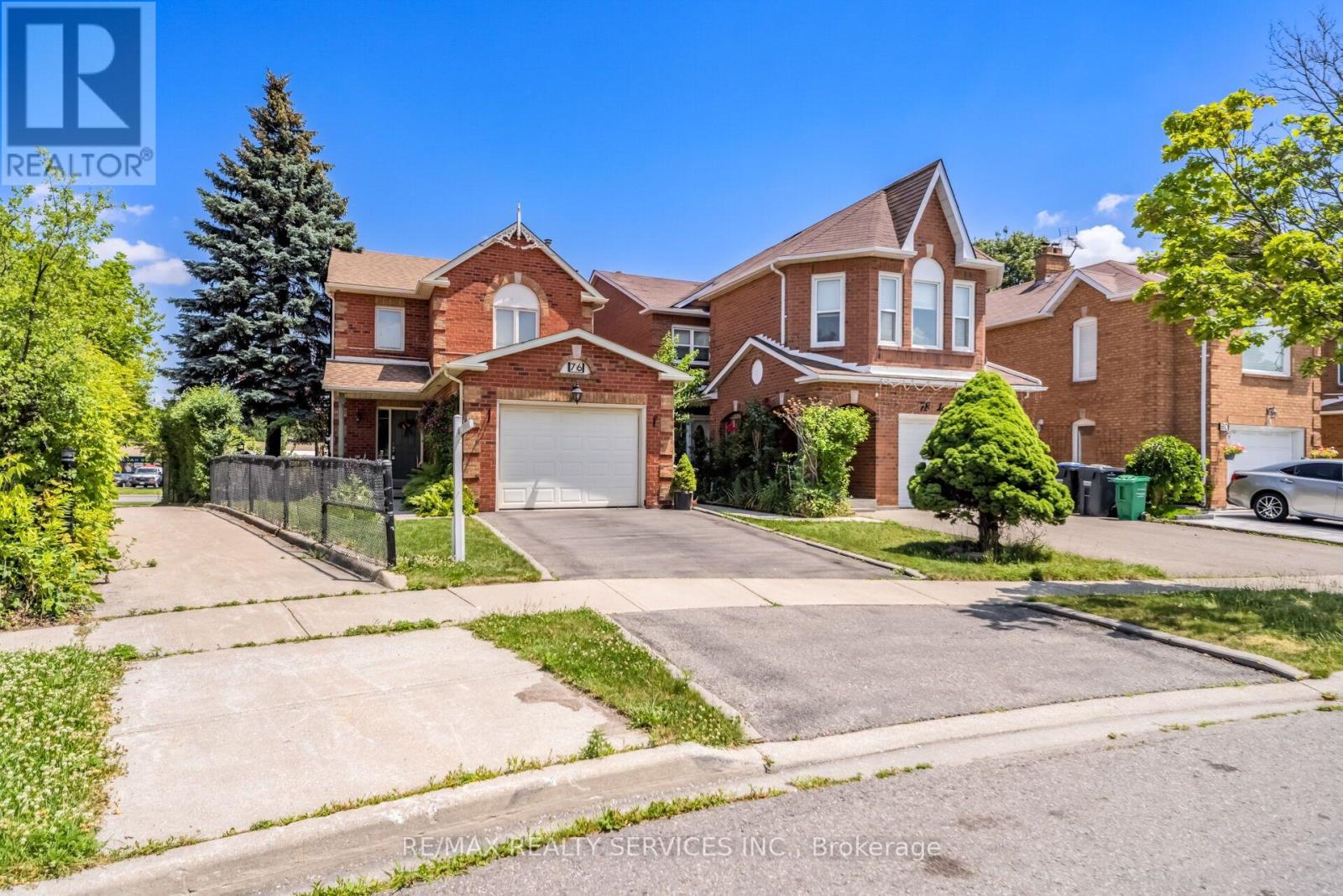 76 Leeward Drive, Brampton, Ontario  L6S 5V8 - Photo 2 - W13780658