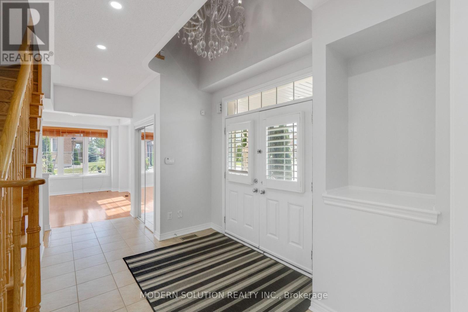 4 Overhold Crescent, Richmond Hill, Ontario  L4E 0L4 - Photo 5 - N13654706