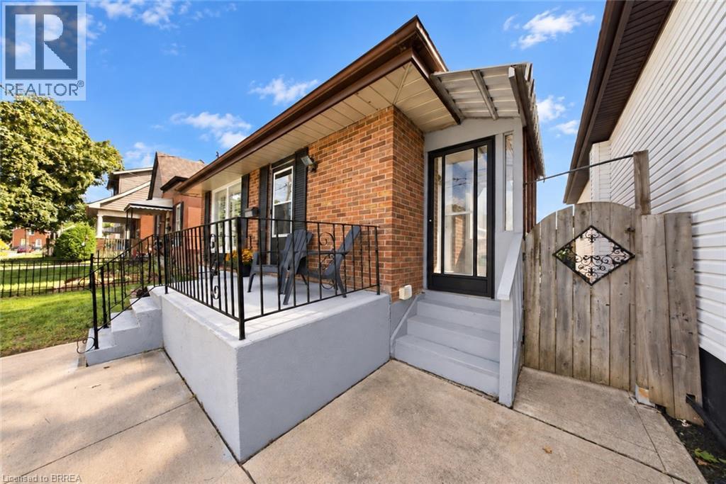 Separate Entrance to basement and kitchen area