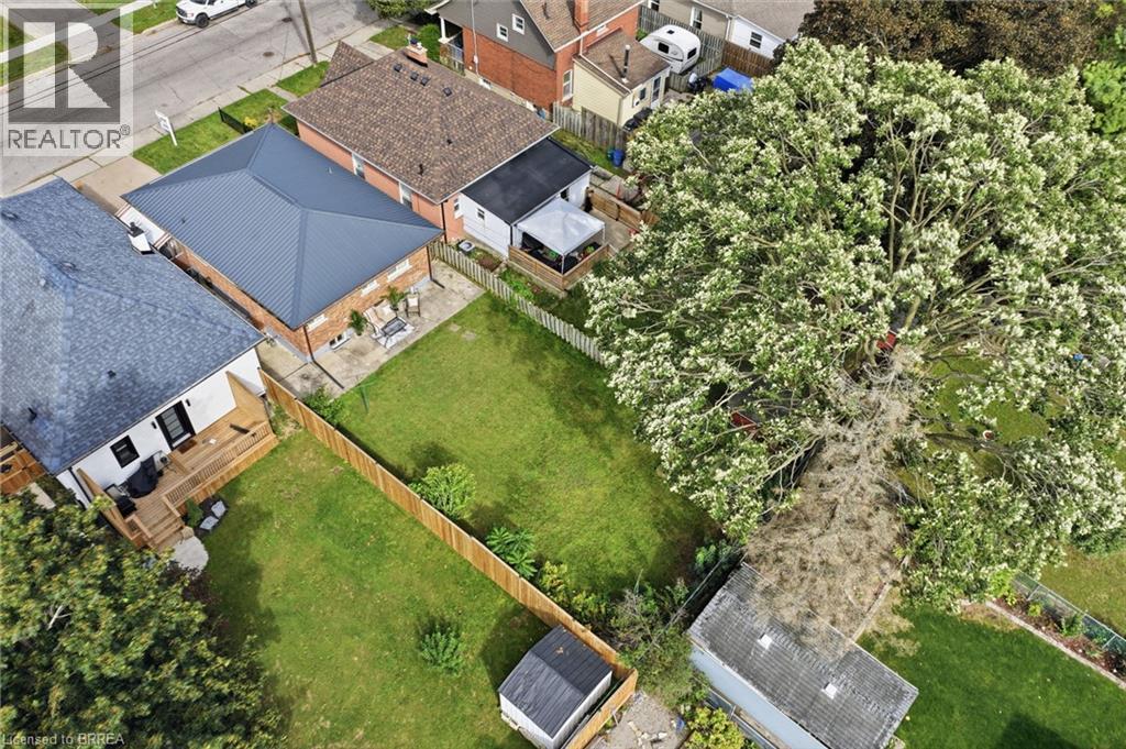 16 BURWELL Street photo 37