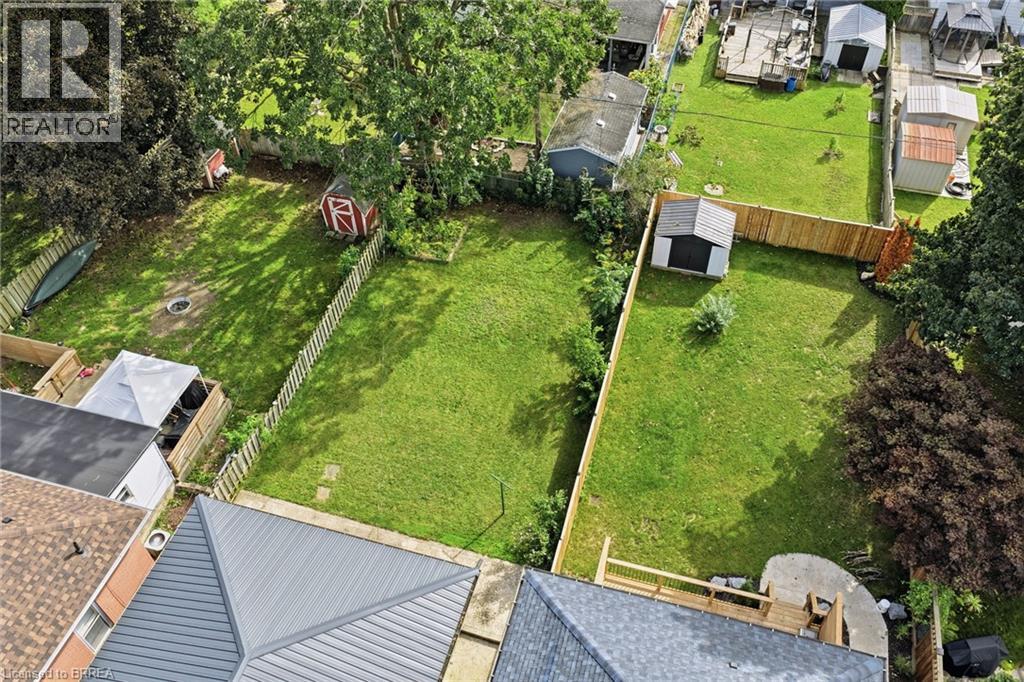 16 BURWELL Street photo 36