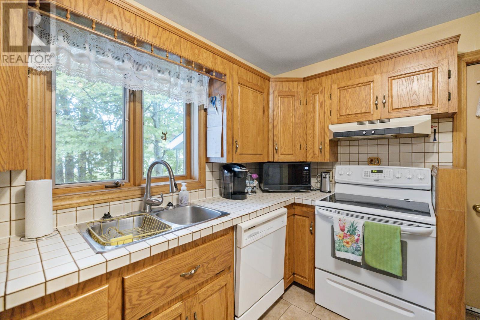 2 Greenleaf Drive, Charlottetown, Prince Edward Island  C1A 7R8 - Photo 15 - 202623228