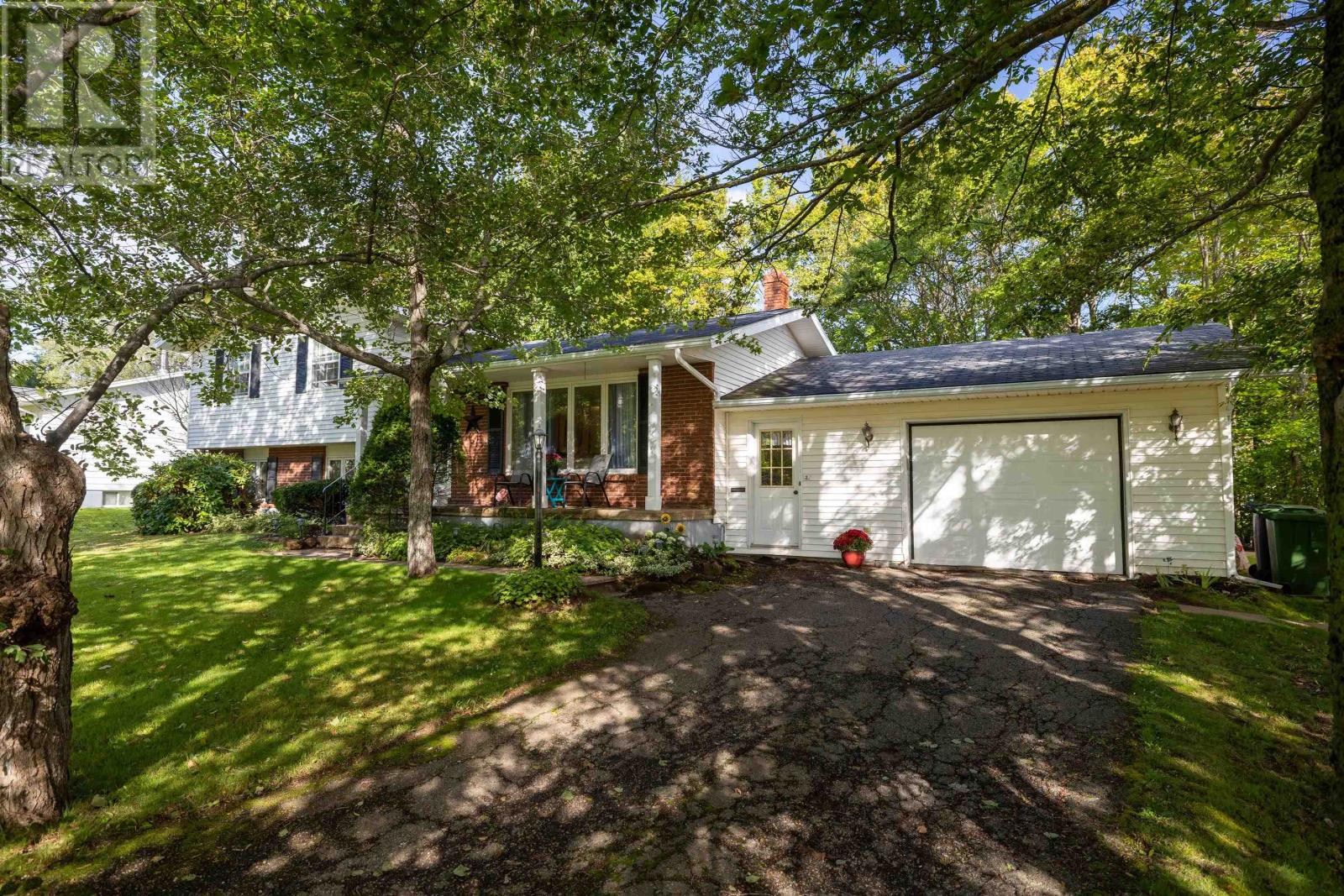 2 Greenleaf Drive, Charlottetown, Prince Edward Island  C1A 7R8 - Photo 4 - 202623228