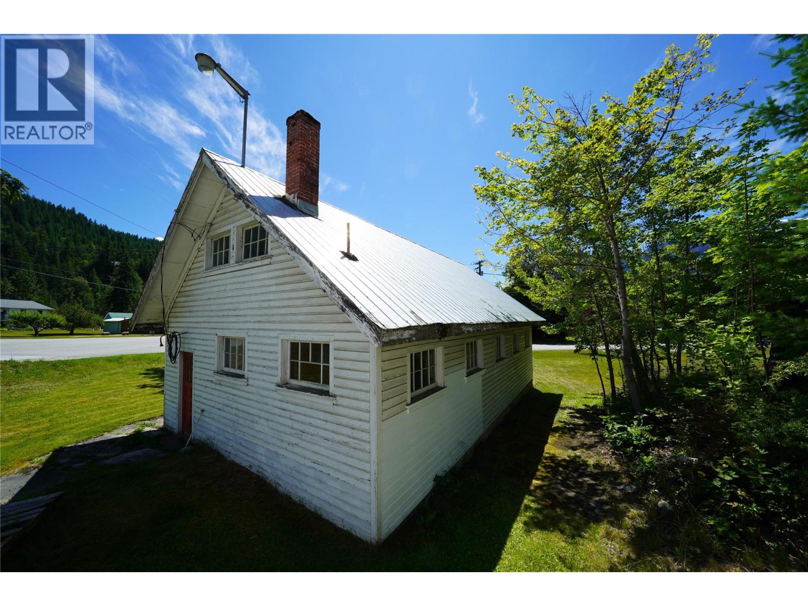 422 Slocan Avenue, New Denver, British Columbia V0G 1S0 - Photo 25 - 10394904