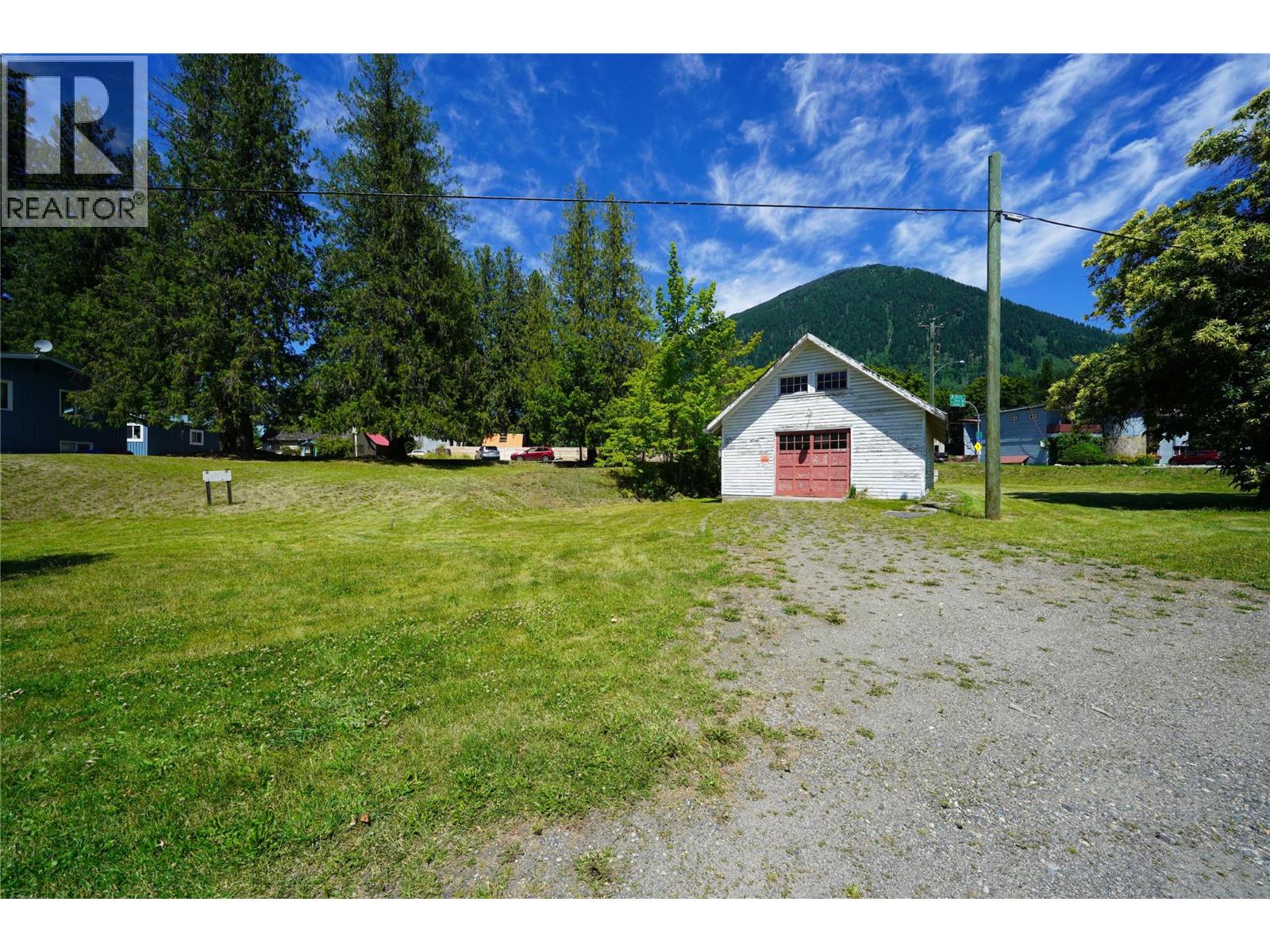 422 Slocan Avenue, New Denver, British Columbia V0G 1S0 - Photo 7 - 10394904