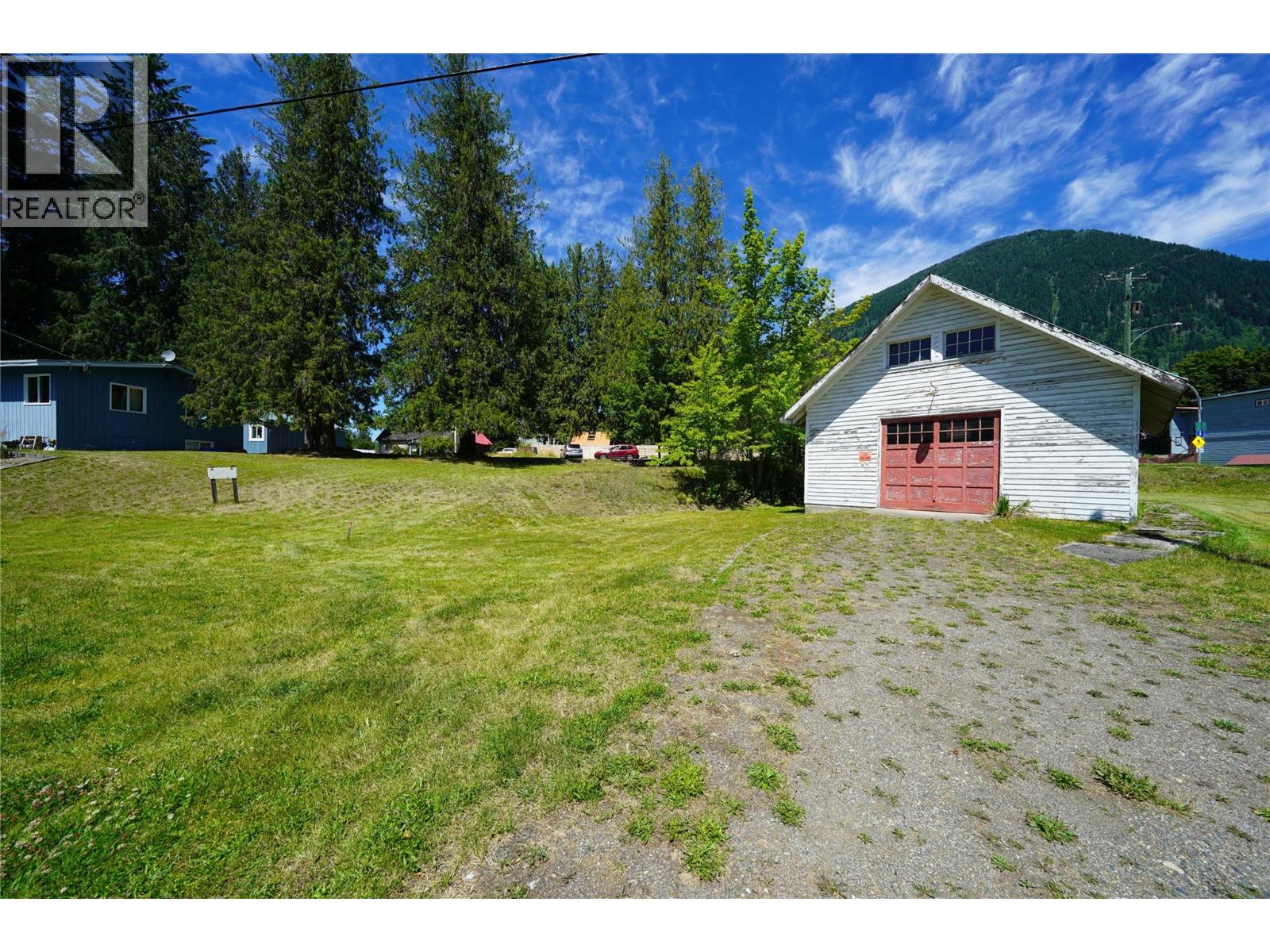 422 Slocan Avenue, New Denver, British Columbia V0G 1S0 - Photo 8 - 10394904