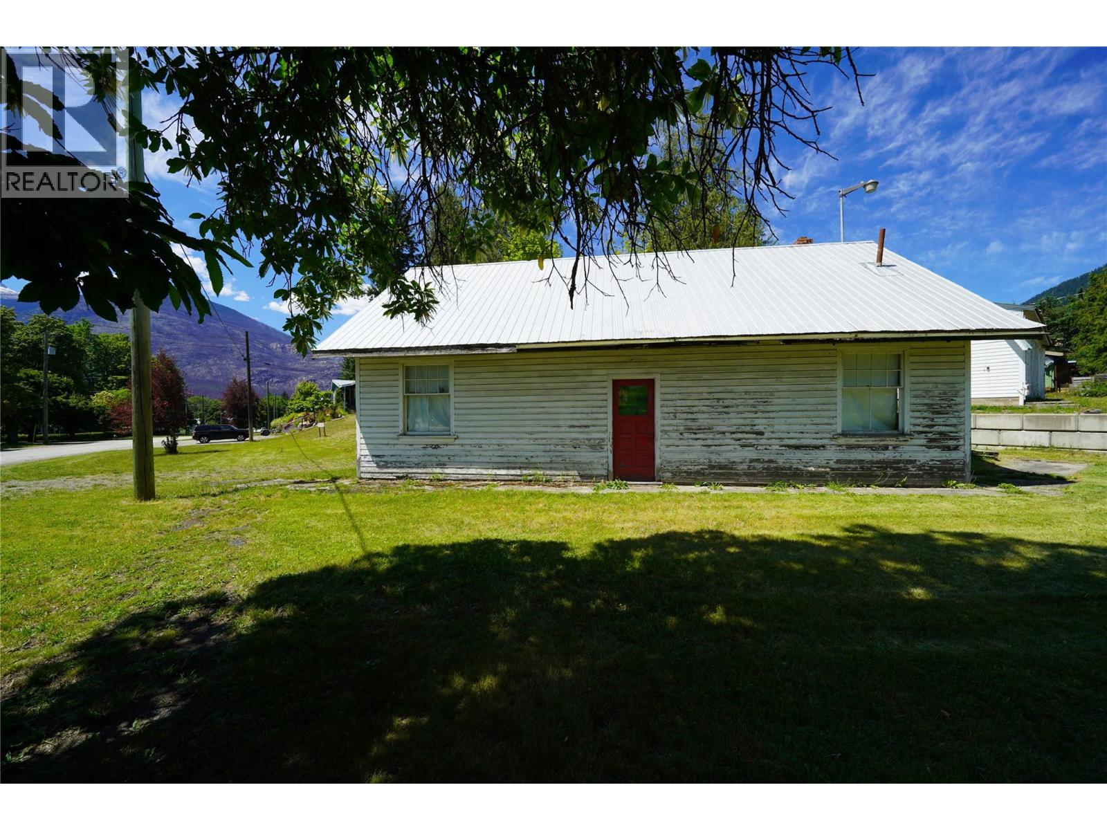 422 Slocan Avenue, New Denver, British Columbia V0G 1S0 - Photo 17 - 10394904