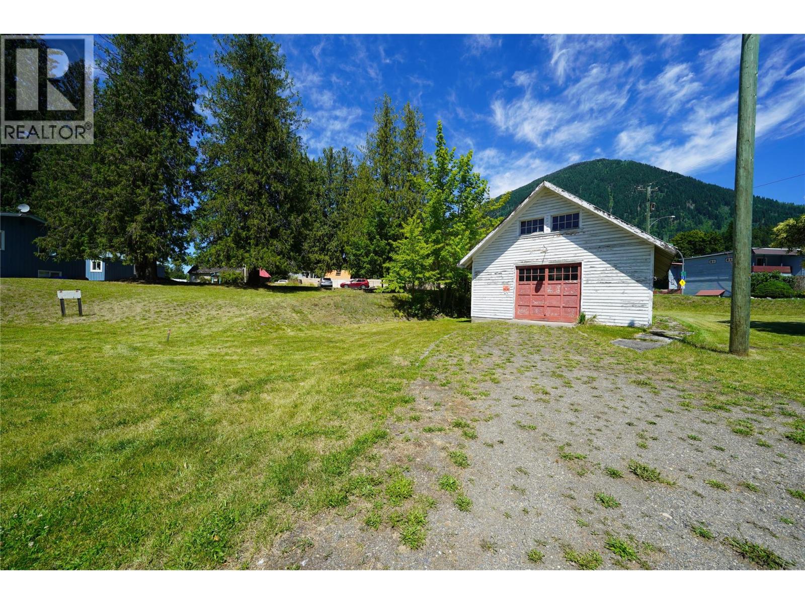422 Slocan Avenue, New Denver, British Columbia V0G 1S0 - Photo 9 - 10394904
