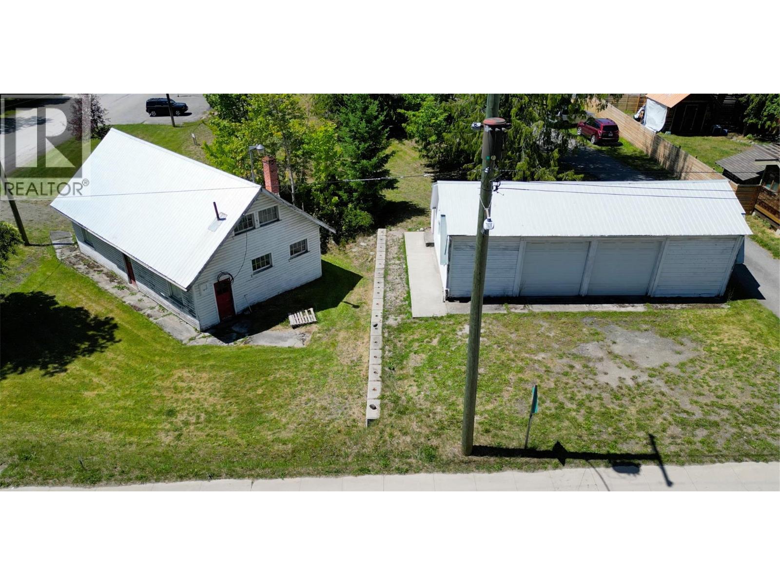 422 Slocan Avenue, New Denver, British Columbia
