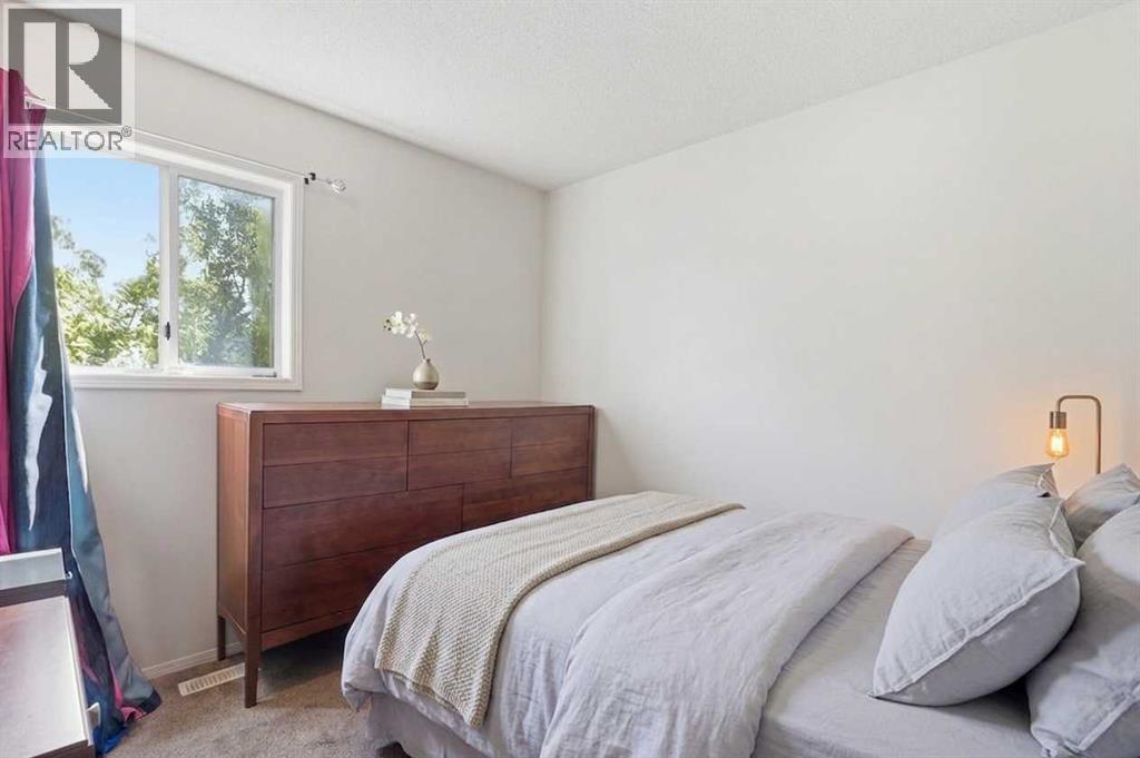 271 Erin Meadow Close Se, Calgary, Alberta  T2B 3E4 - Photo 11 - A2344408