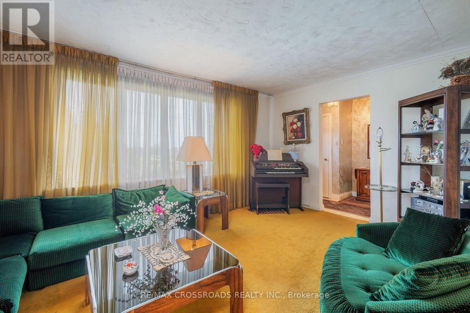 1028 Kennedy Road, Toronto, Ontario  M1P 2K6 - Photo 7 - E13780468