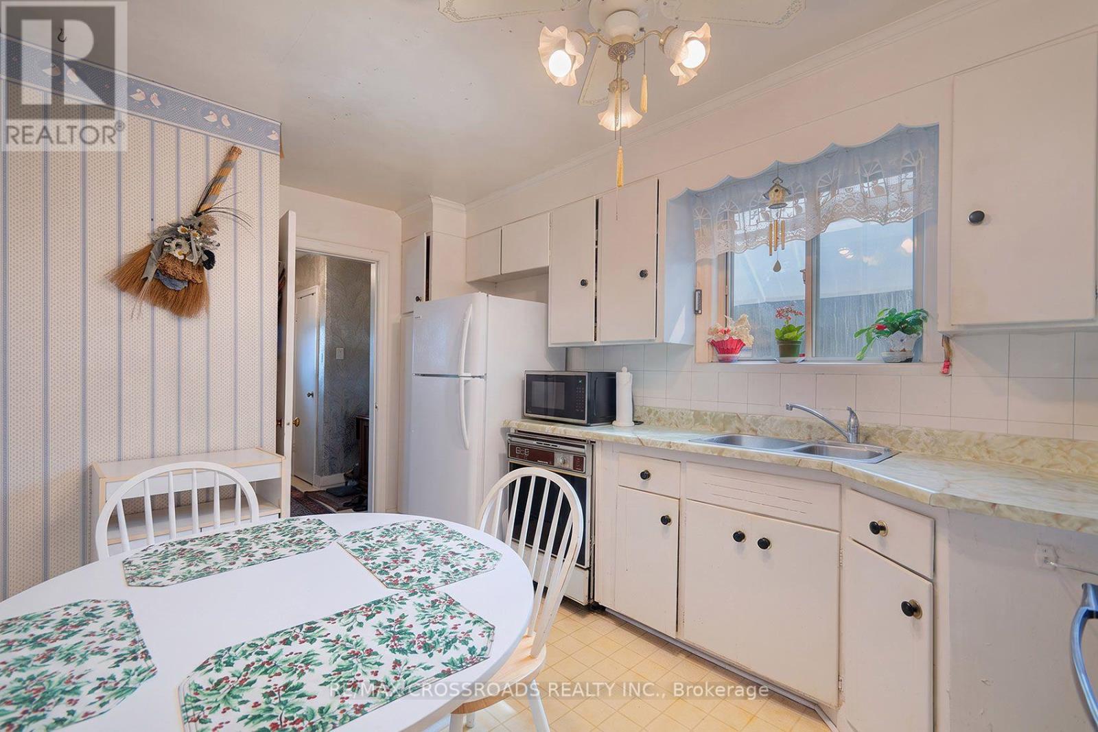 1028 Kennedy Road, Toronto, Ontario  M1P 2K6 - Photo 11 - E13780468