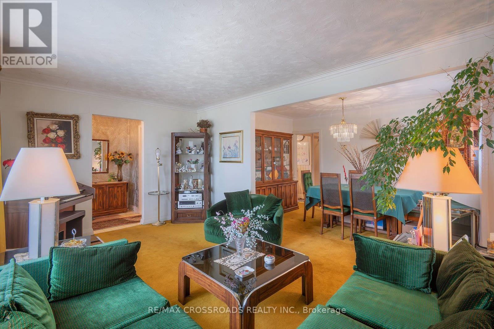 1028 Kennedy Road, Toronto, Ontario  M1P 2K6 - Photo 9 - E13780468