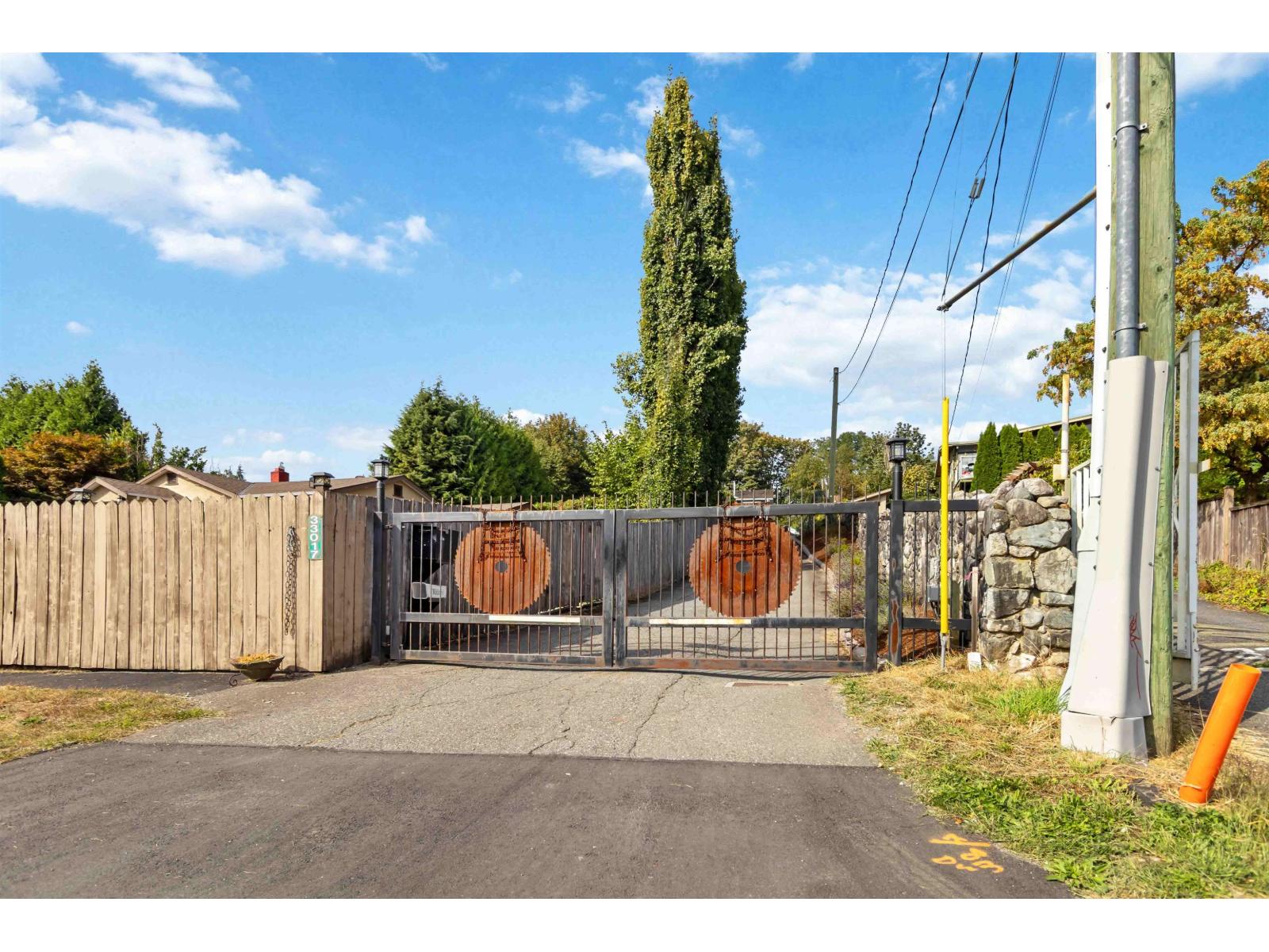 33017 14th Avenue, Mission, British Columbia  V2V 2P3 - Photo 2 - R3164818