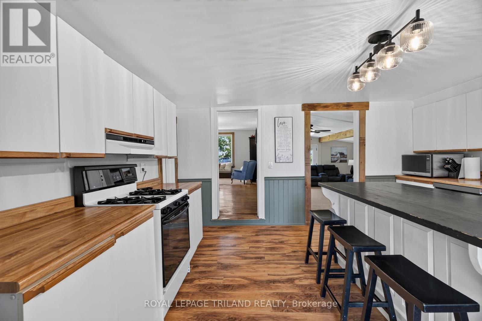 6374 Falconbridge Drive, Southwest Middlesex, Ontario  N0L 1A0 - Photo 11 - X13780866