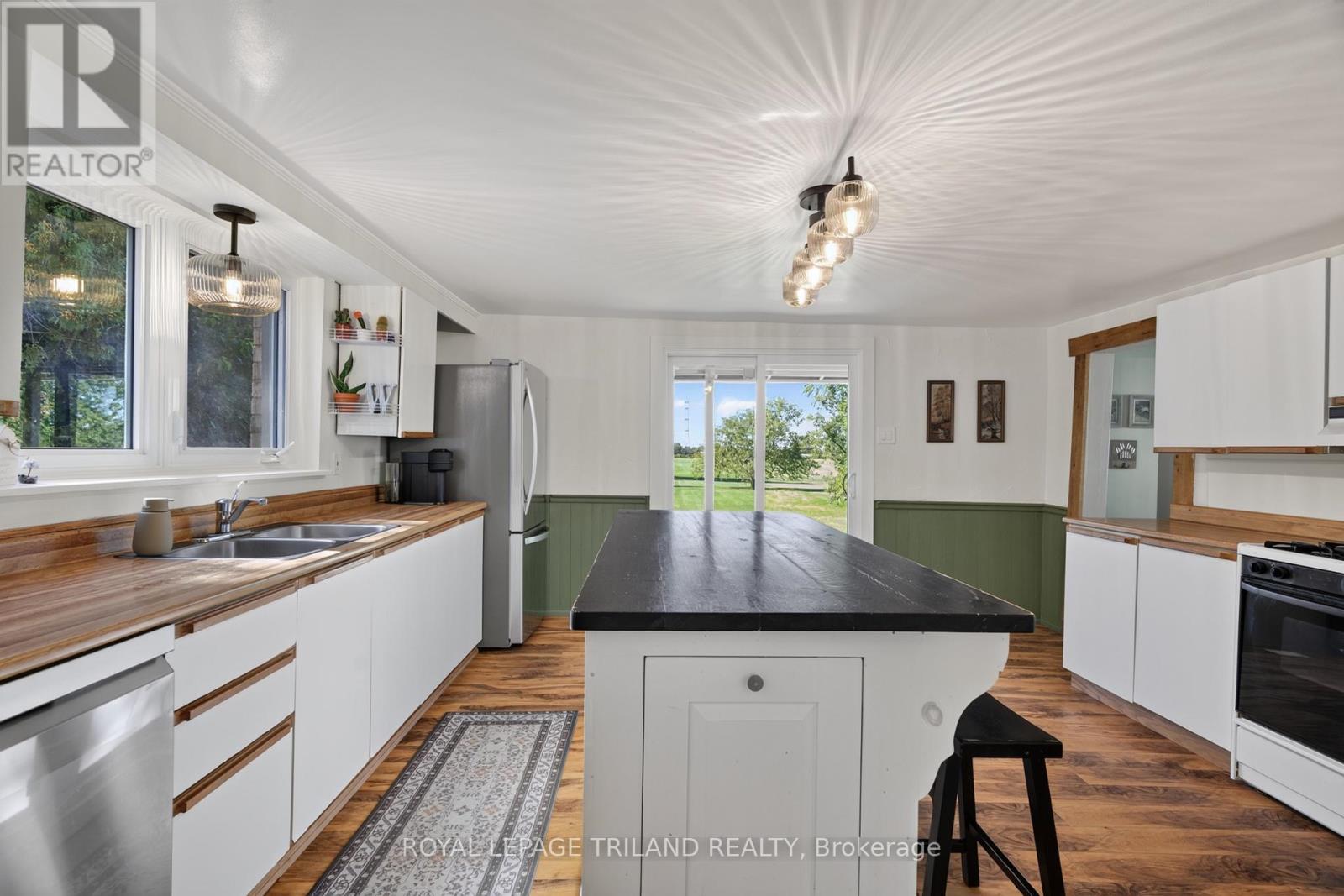 6374 Falconbridge Drive, Southwest Middlesex, Ontario  N0L 1A0 - Photo 13 - X13780866