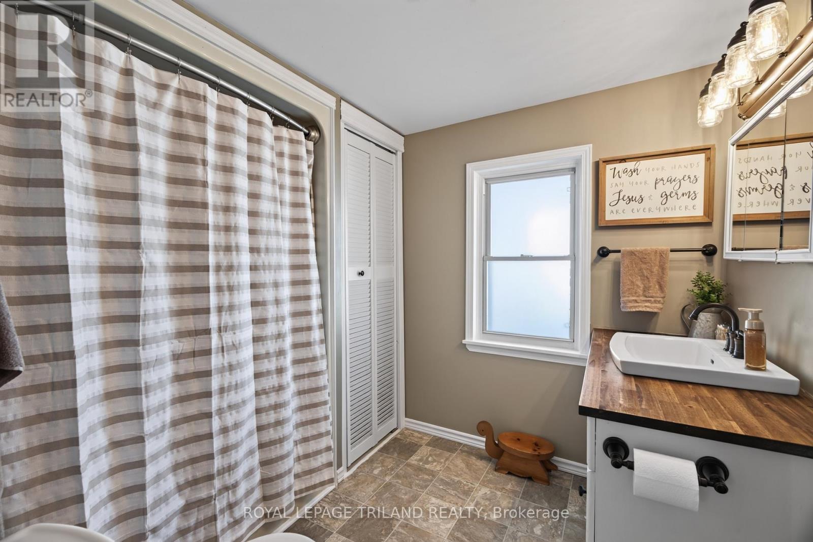 6374 Falconbridge Drive, Southwest Middlesex, Ontario  N0L 1A0 - Photo 15 - X13780866